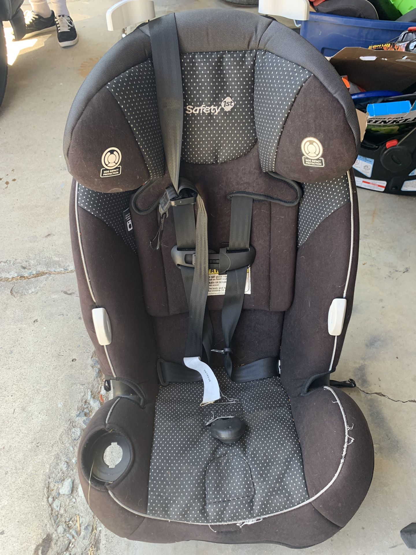 Safety 1st rear or front facing car seat. 2 years old bought in 2017