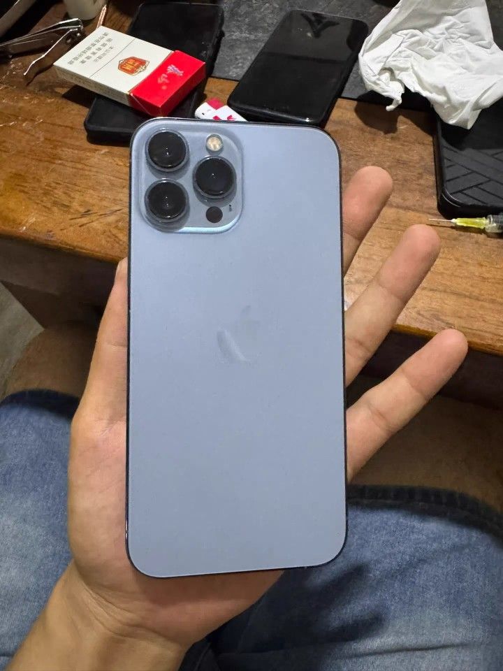 Apple iPhone 13 Pro Max, 128GB, blue - Unlocked (Renewed)