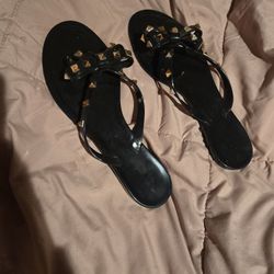Valentino Garavani
Rockstud PVC Flat Thong Sandals