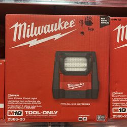 Milwaukee Dual Power Flood Light