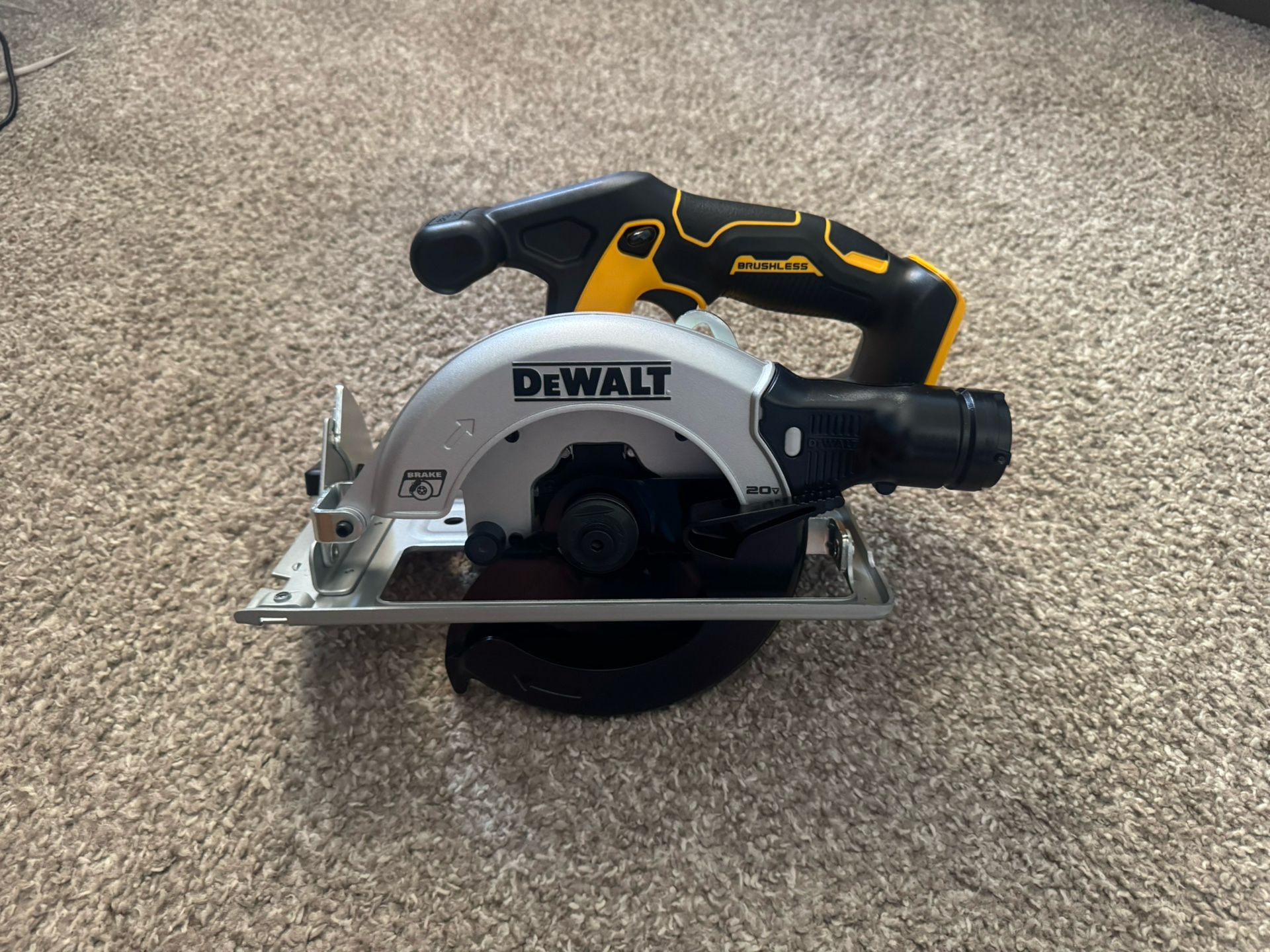 Dewalt 20Volt max brushless skillsaw
