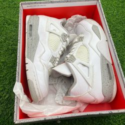 Jordan 4 “White Oreo” Size 9.5M