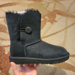 UGG Big Kids' Bailey Button II Black Boots Size 3