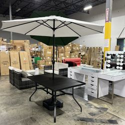 Patio Table With Umbrella / Mesa De Patio Con Paraguas