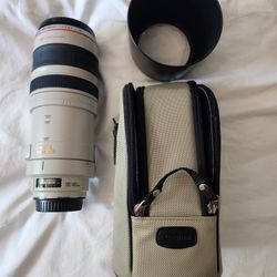 Canon, zoom lens EF 100 to 400 mm.