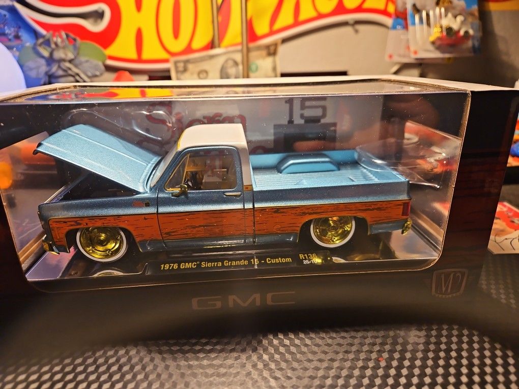M2 Machines Chase 1976 Gmc Sierra Grande Squarebody Truck 