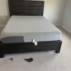 Queen bed in good condition