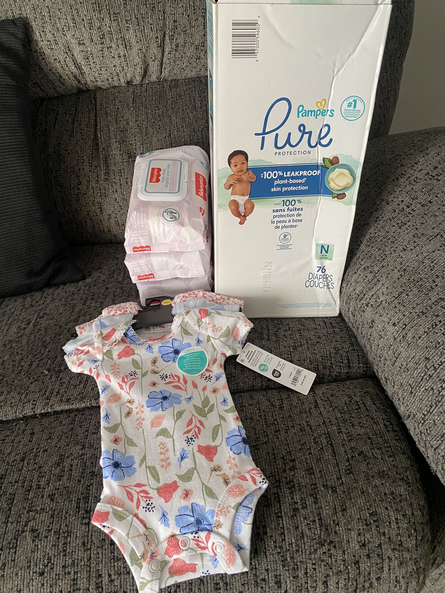 New Born/ Preemie Clothes , 3 Pack Wipes, Box New Born Diapers