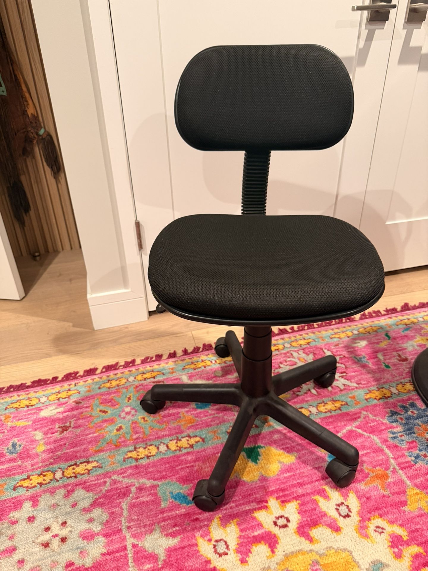 Black adjustable desk chair on wheels - LIKE NEW!