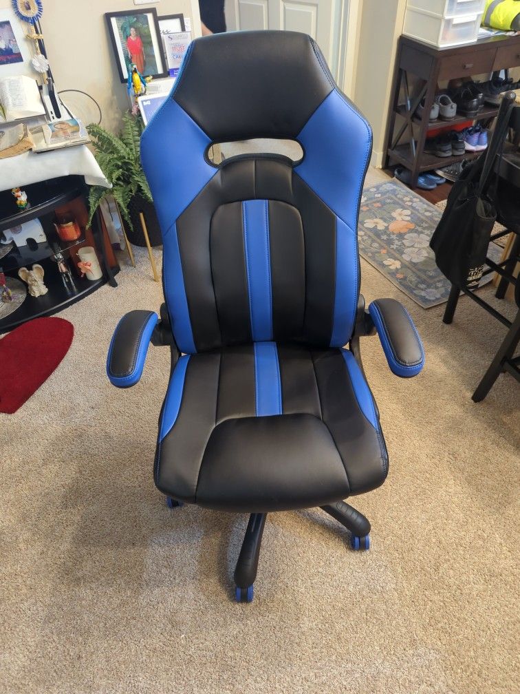 Black and blue Gaming Chair