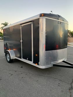Enclosed cargo trailer