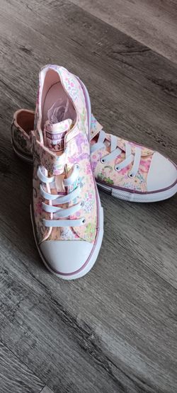 Brand new! CONVERSE Chuck Taylor All Star Floral Sneakers