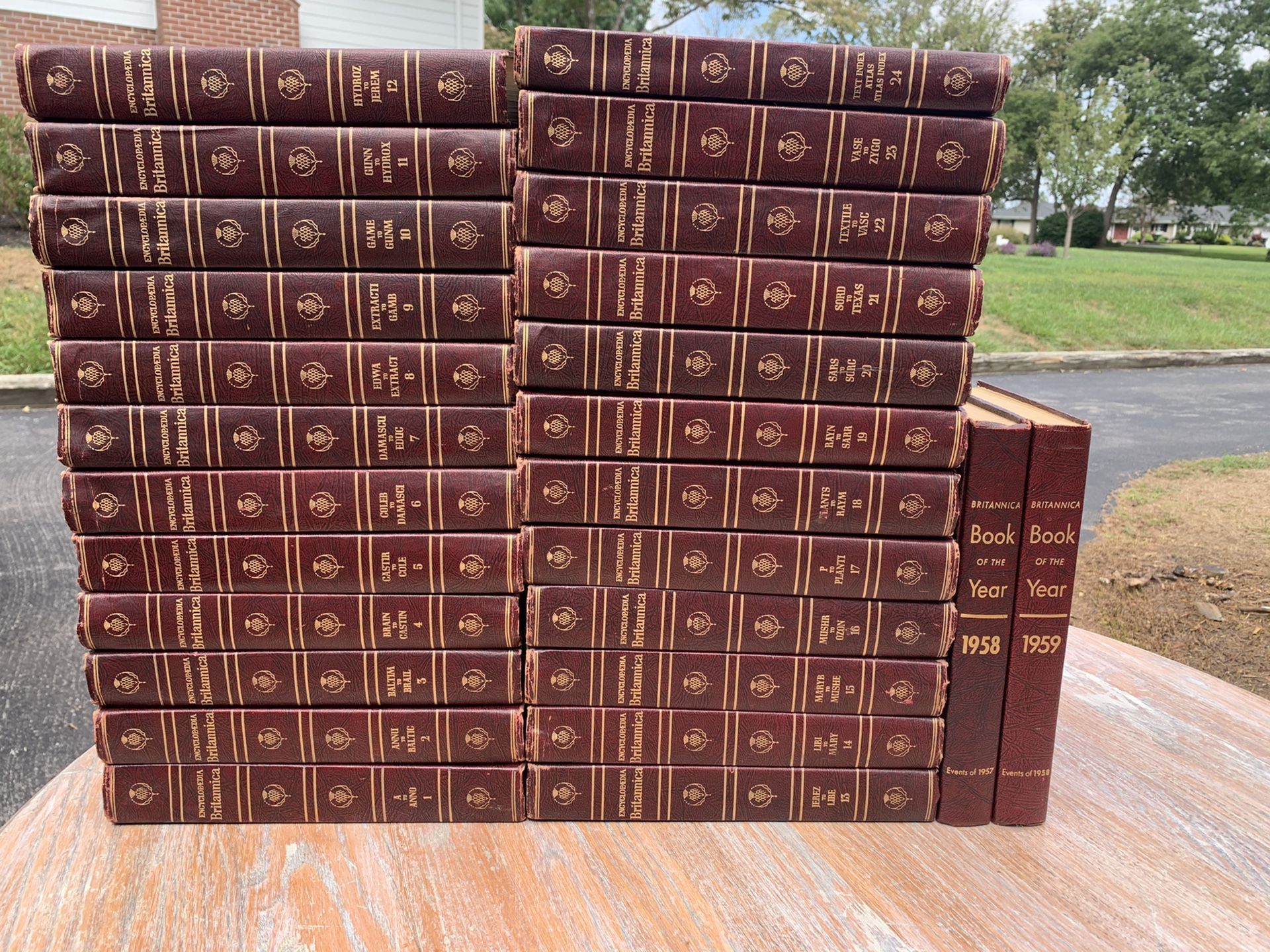 Encyclopedia Britannica 14th edit from 1957 + Books of the Year 1958 and 1959