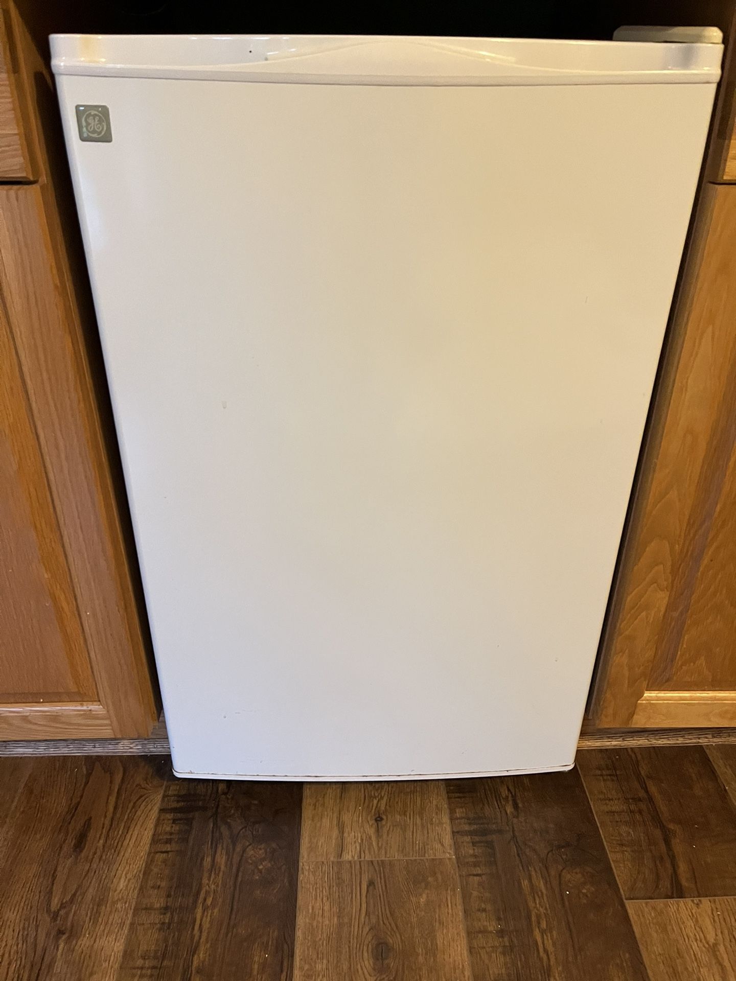 GE Mini Fridge