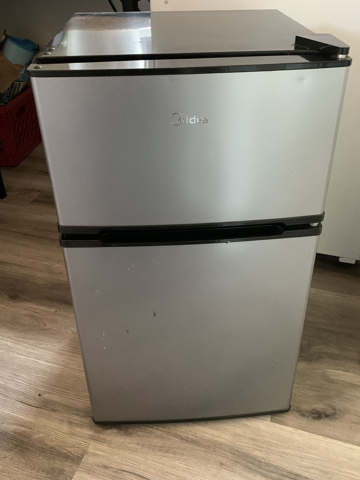 Refrigerator 