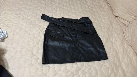 Blusas2 pantalones 3 faldas de cuero 5 faldas de tela 3