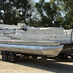 2005 Sun Tracker Party barge