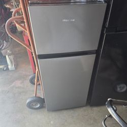 Hisense Mini Refrigerator 