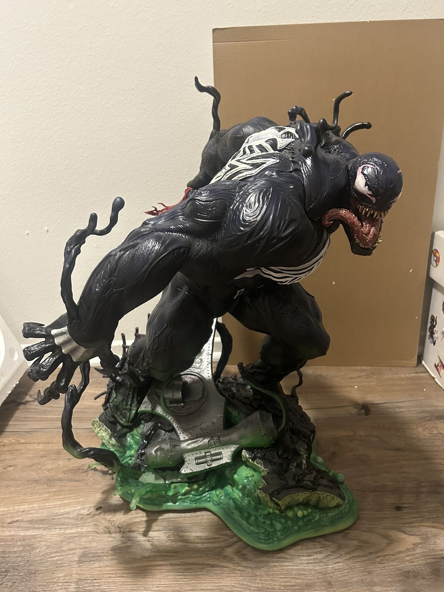 Venom Premium Format Sideshow