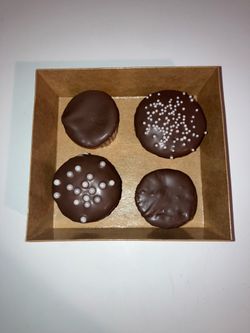 4 Mini cupcakes