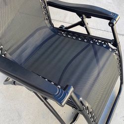 (NEW) $40 Folding Zero Gravity Outdoor Recliner Patio Lounge Chair Adjustable Headrest Textilene Mesh - Black