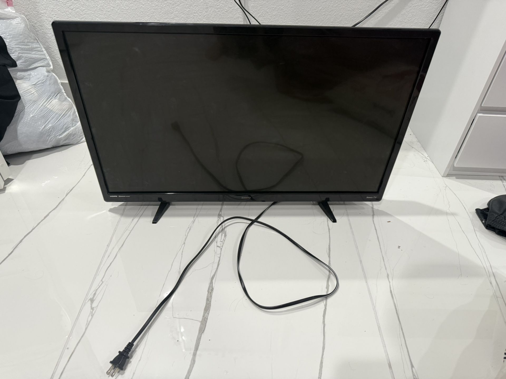 Sanyo TV (30-inch)