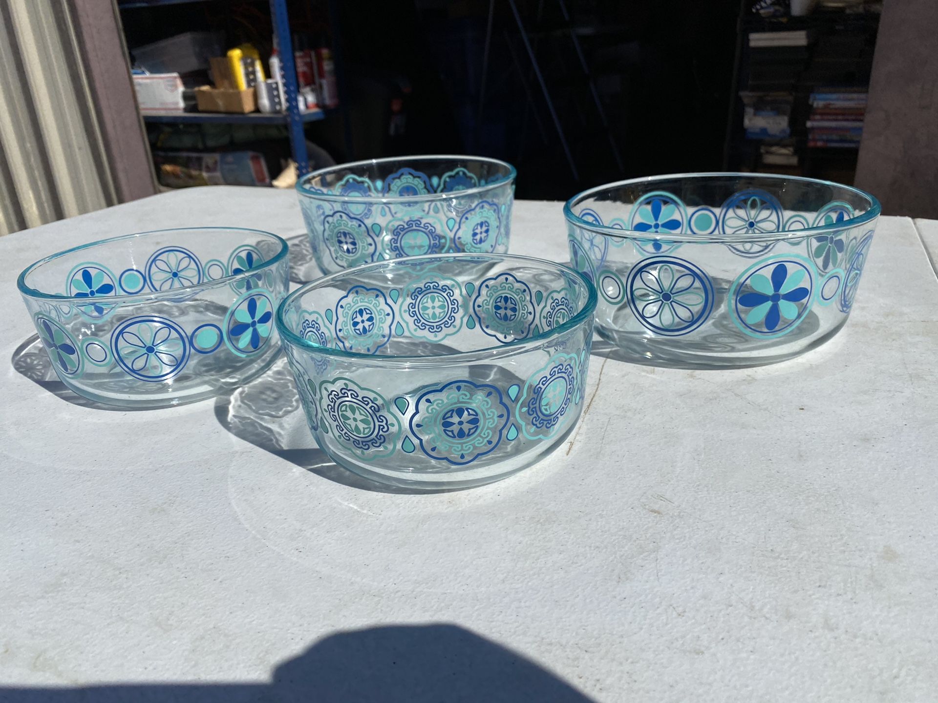 Beautiful Pyrex Bowl Set