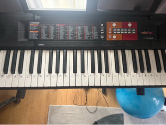 Yamaha Keyboard with stand
