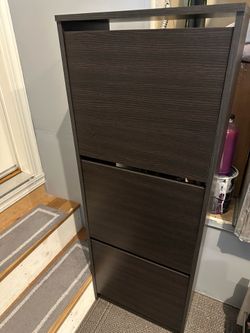 Shoe cabinet