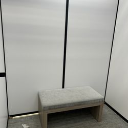 Portable fitting room