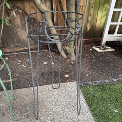 FREE! Plant Stand