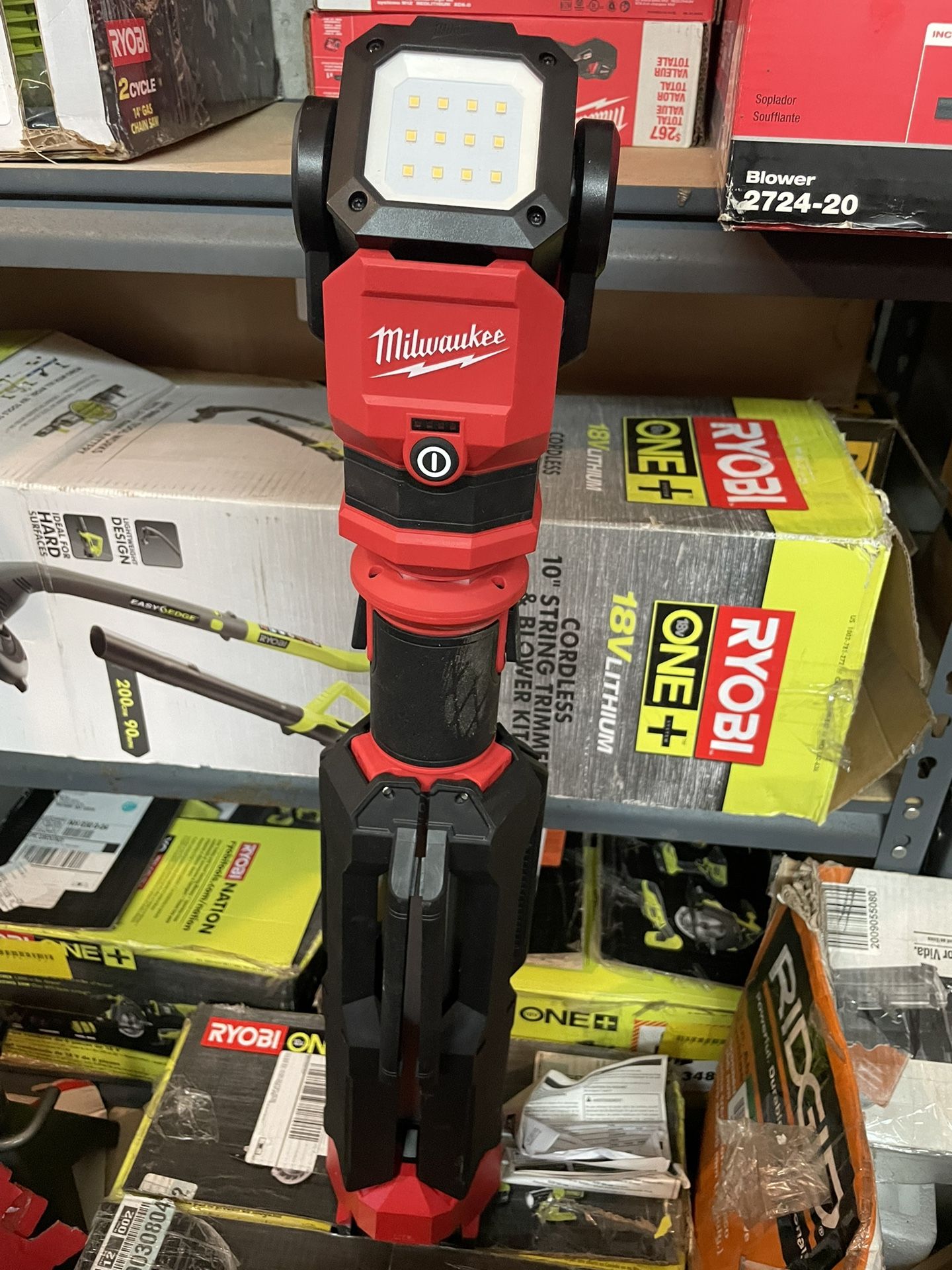 M12 Milwaukee Tower Light
