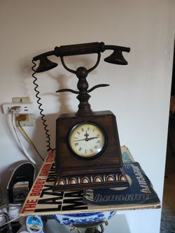 vintage-style telephone desk clock featuring a wooden slanted base and a brass-finished metal cradle with a handset.