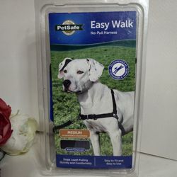 PetSafe Easy Walk No-Pull Dog Harness. Dog Black Leash. Size M