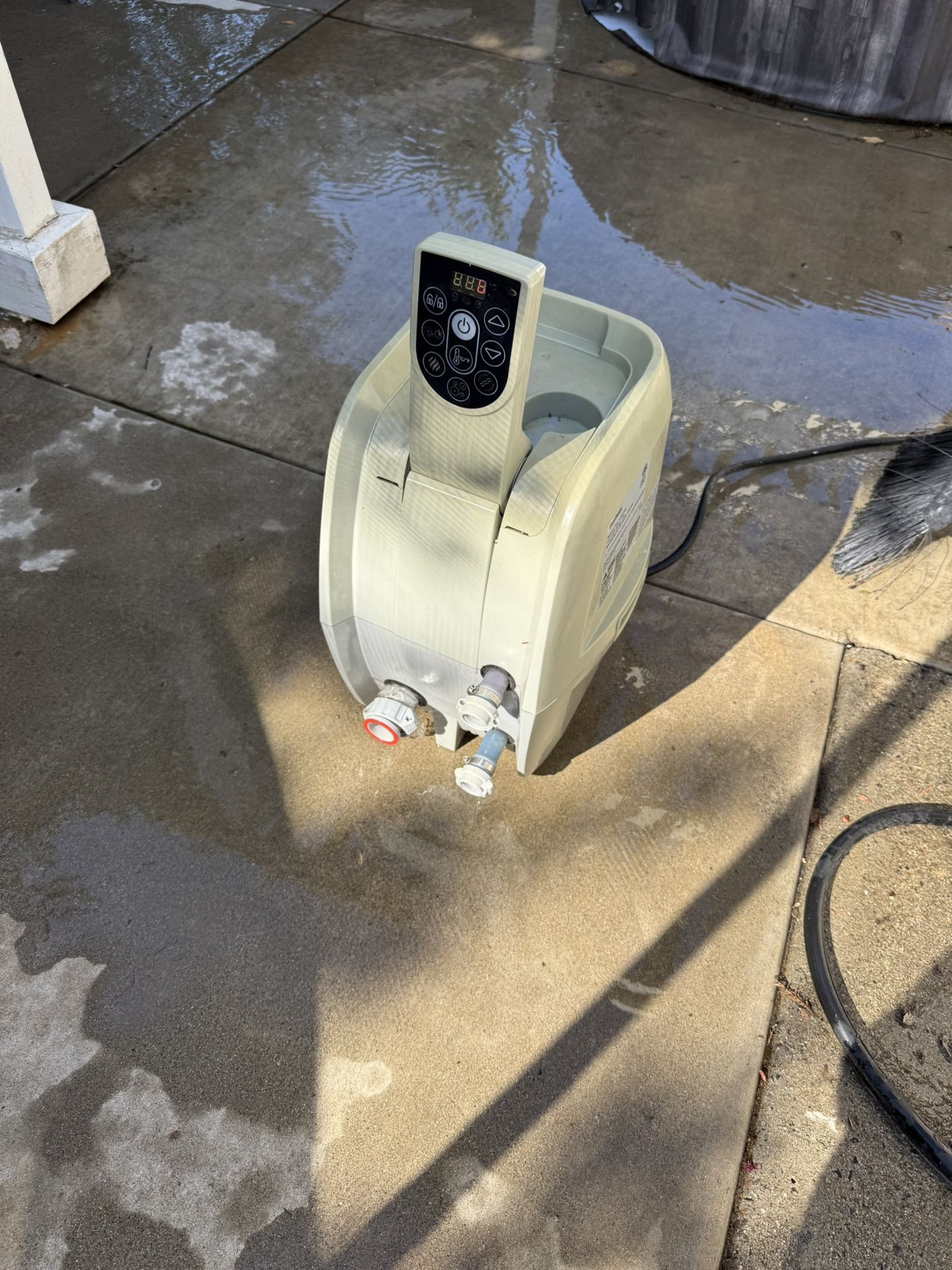 Coleman Saluspa Hot tub Spa (Pump Only )