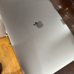 MacBook Pro 15” 2018 (touch Bar)