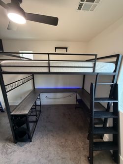 Loft bed with mattress (full)
