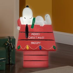 Lighted Blow Mold Snoopy Christmas Outdoor