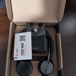 Poly - Voyager Focus 2 UC USB-A Headset with Stand (Plantronics) - Bluetooth Stereo Headset with Boom Mic - USB-A PC/Mac Compatible - Active Noise Can