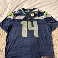 Size XL Brand New w/tags Seattle Seahawks Jersey Stitched #14