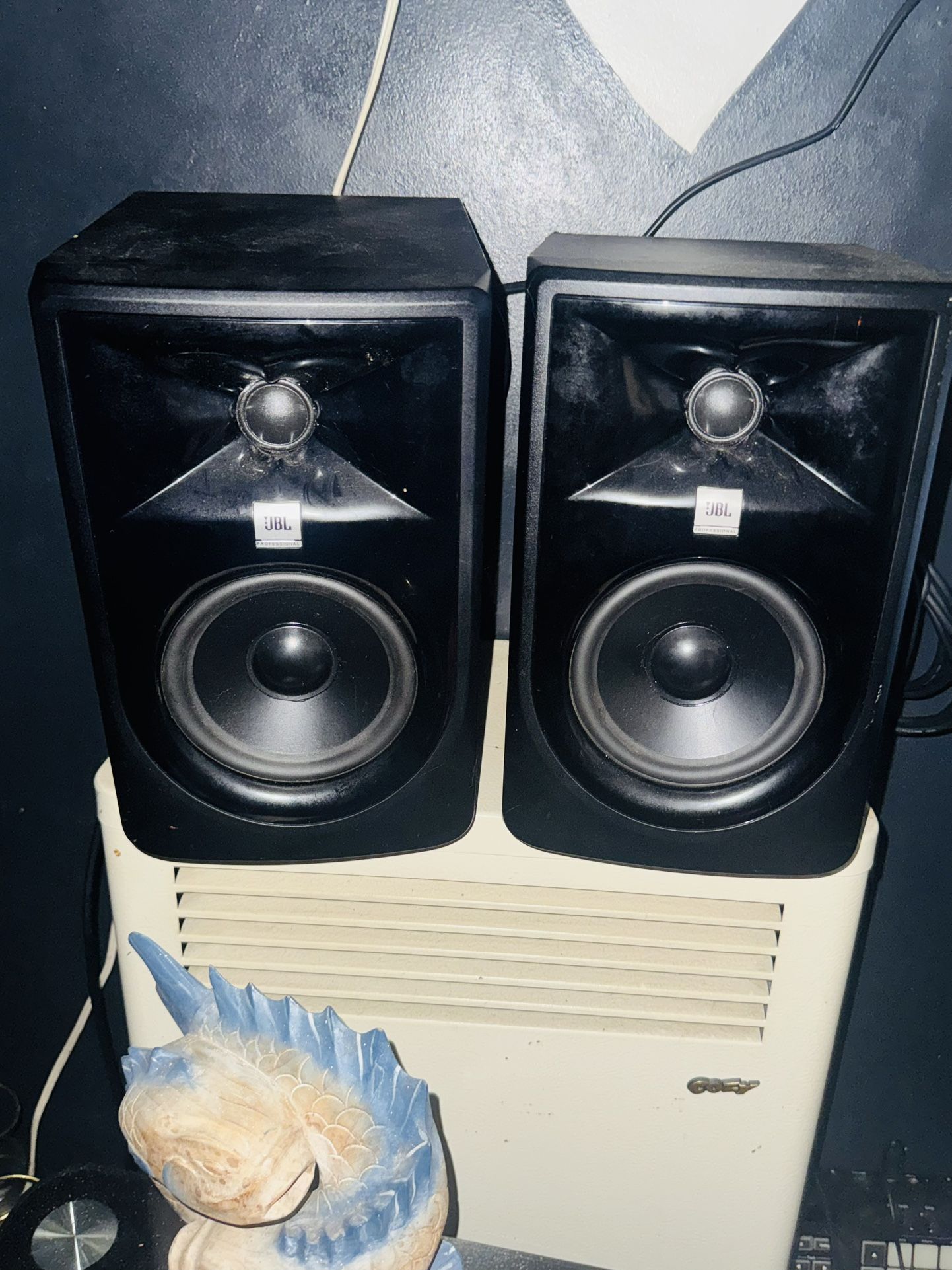 JBL 305P MkII 5-inch Powered Studio Monitor Pair
