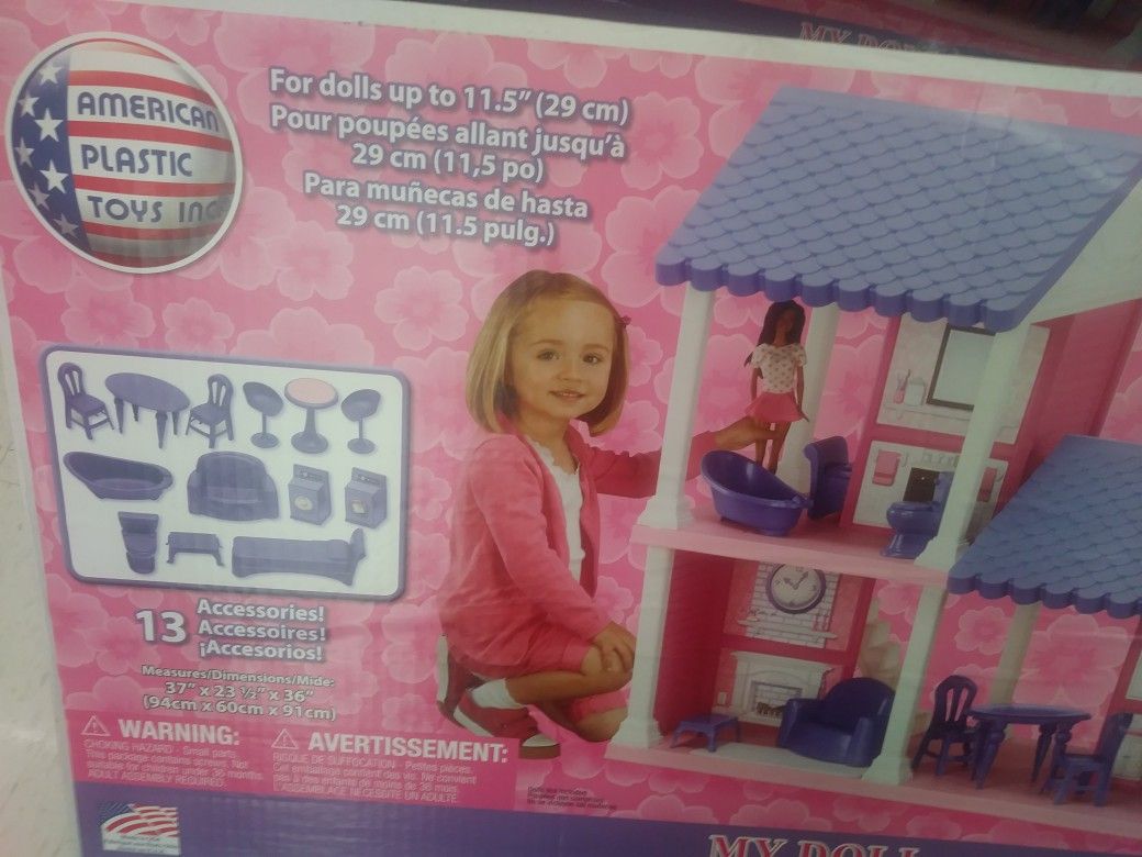 Cozy Cottage Dollhouse New in box w accessories