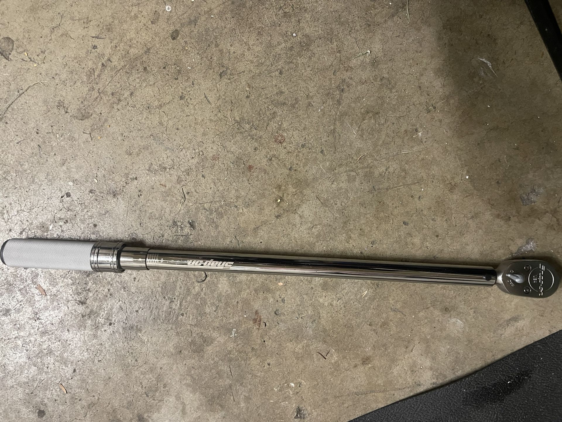 Snap On 1/2" Drive SAE Adjustable Click-Type Fixed Ratchet Torque Wrench (50-250 ft-lb)