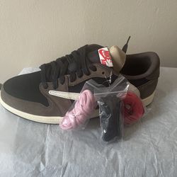 Travis Scott Jordan 1 low mocha Size 13 DeadStock