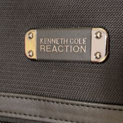 Kenneth Cole Reaction Messenger Bag