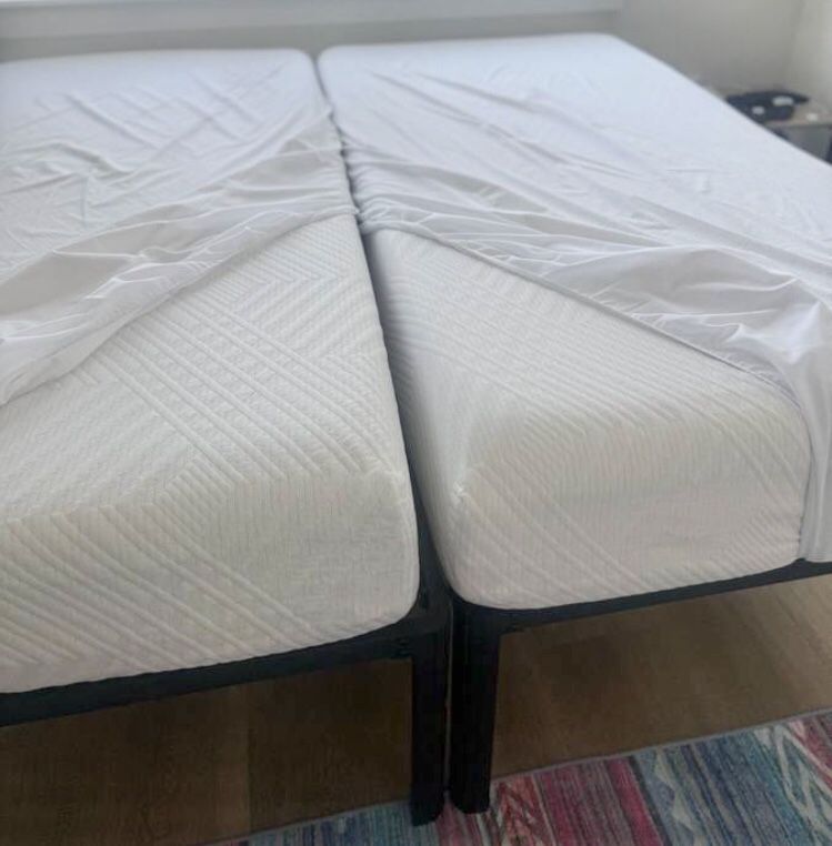 *****(2) Twin Beds W/ Memory Foam Mattress ****
