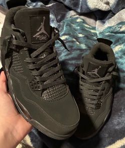 Black cats size 7.5 boys