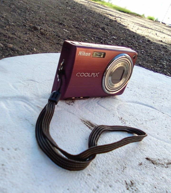 NIKON COOLPIX S550 PLUM DIGITAL CAMERA