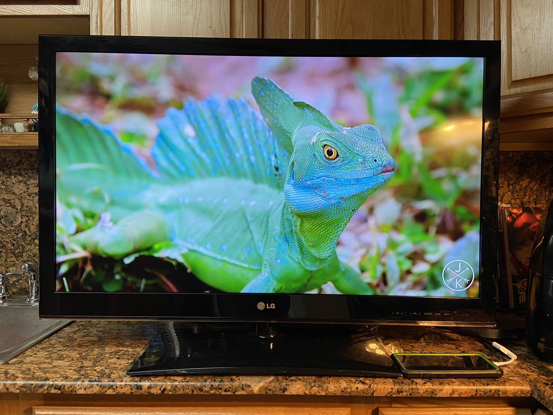 LG 37” 1080P HDTV (Regular TV) 📺 $75 OBO