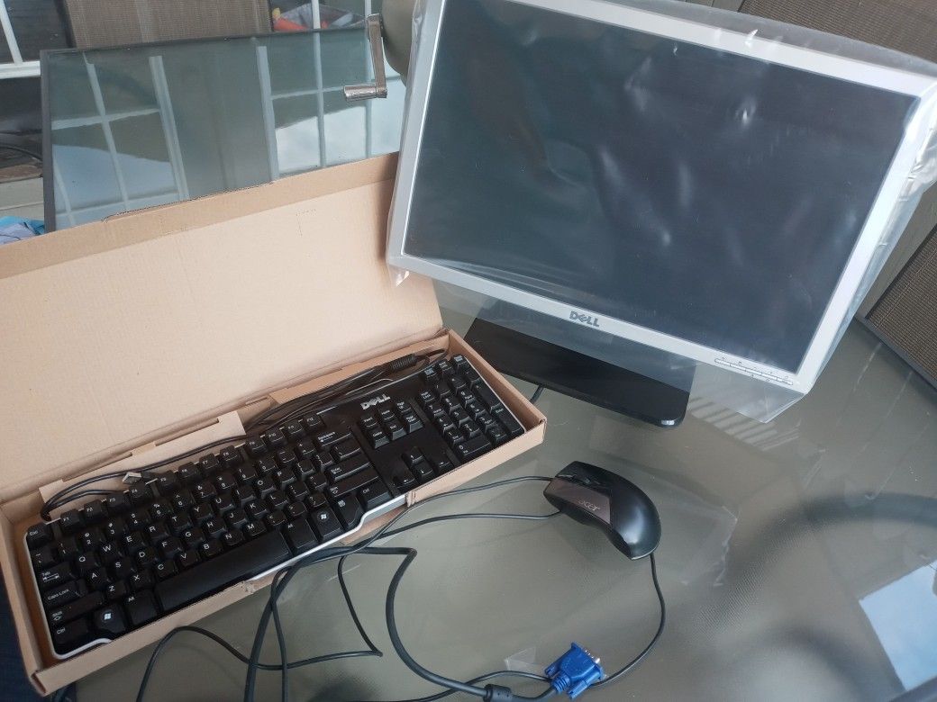 Dell Monitor and Keyboard With Acer Mouse